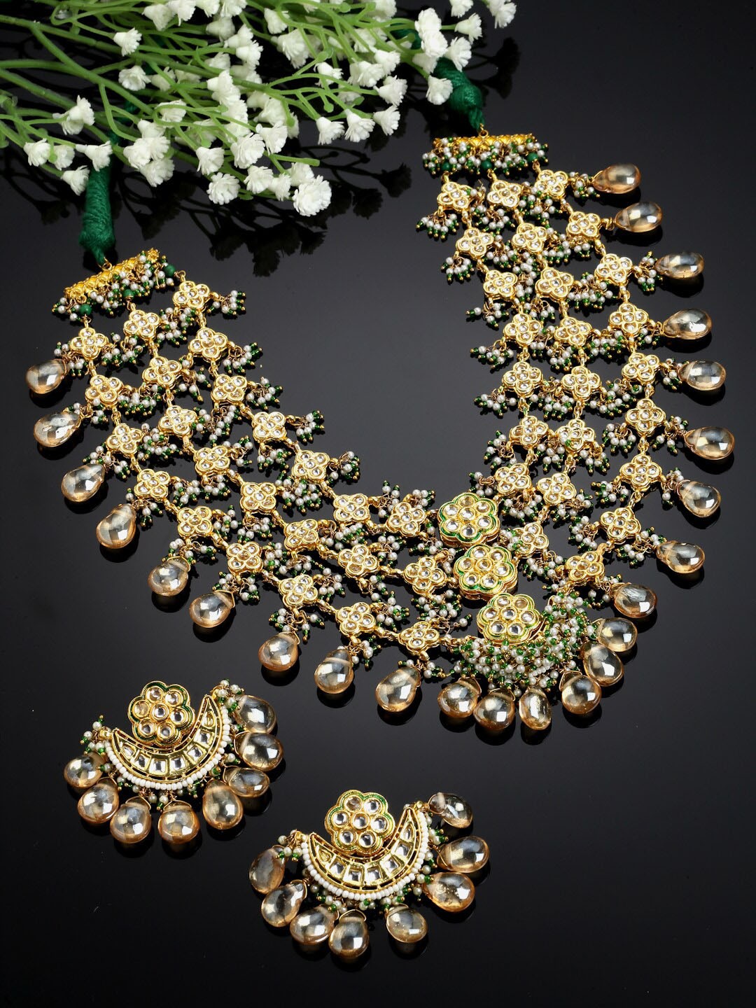 

DUGRISTYLE Gold-Plated Kundan-Studded & Pearl Beaded Jewellery Set