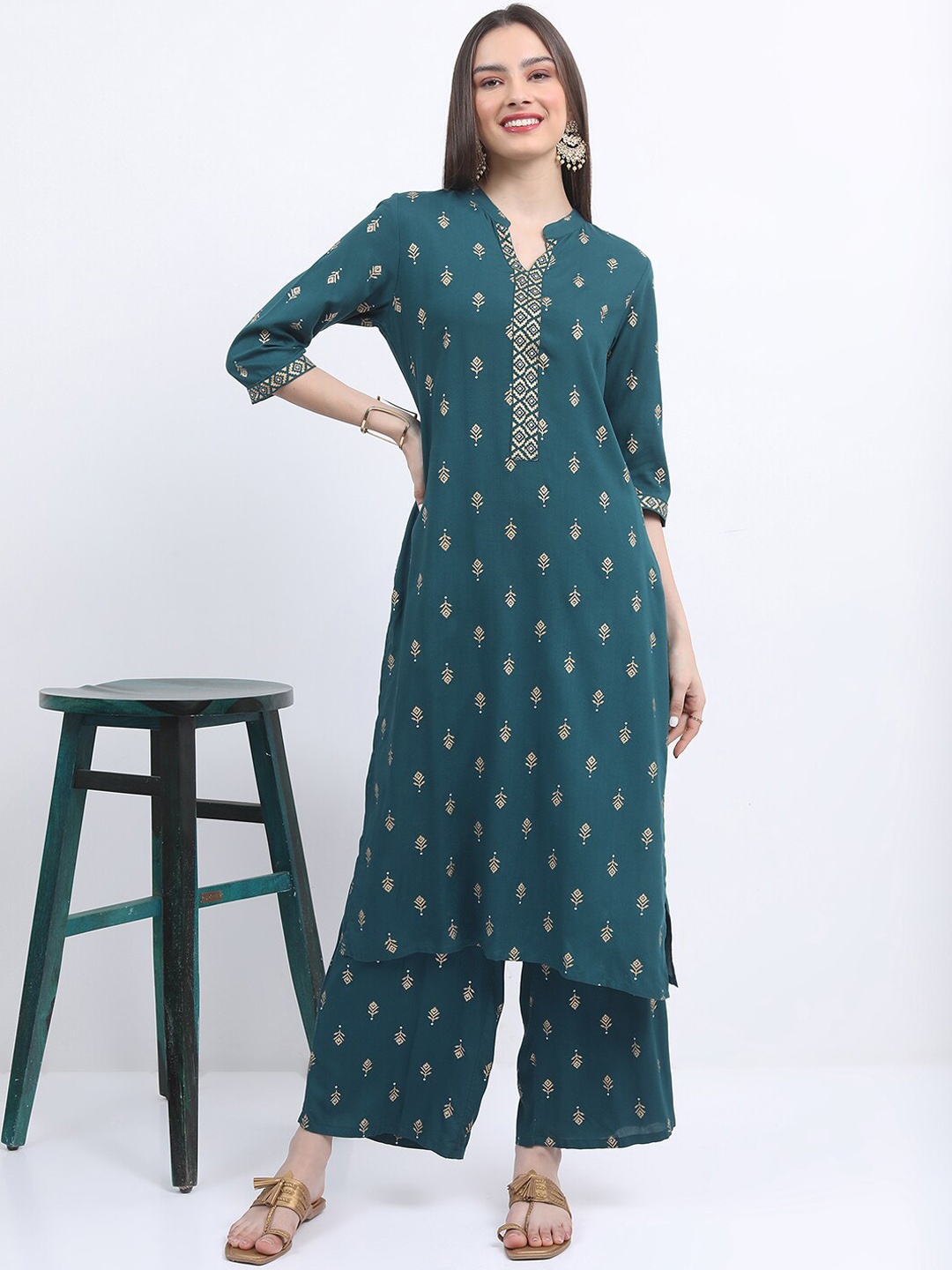 

Vishudh Ethnic Motifs Printed Mandarin Collar Regular Kurta With Palazzos, Teal