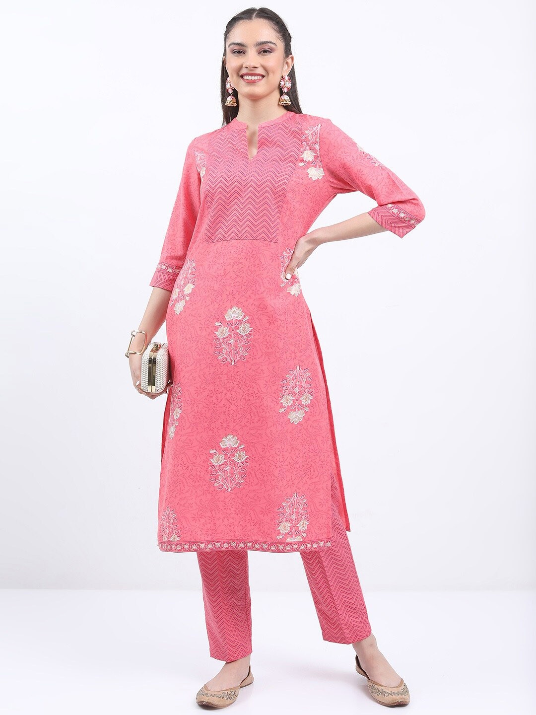

Vishudh Ethnic Motifs Printed Mandarin collar Regular Kurta With Trousers, Pink