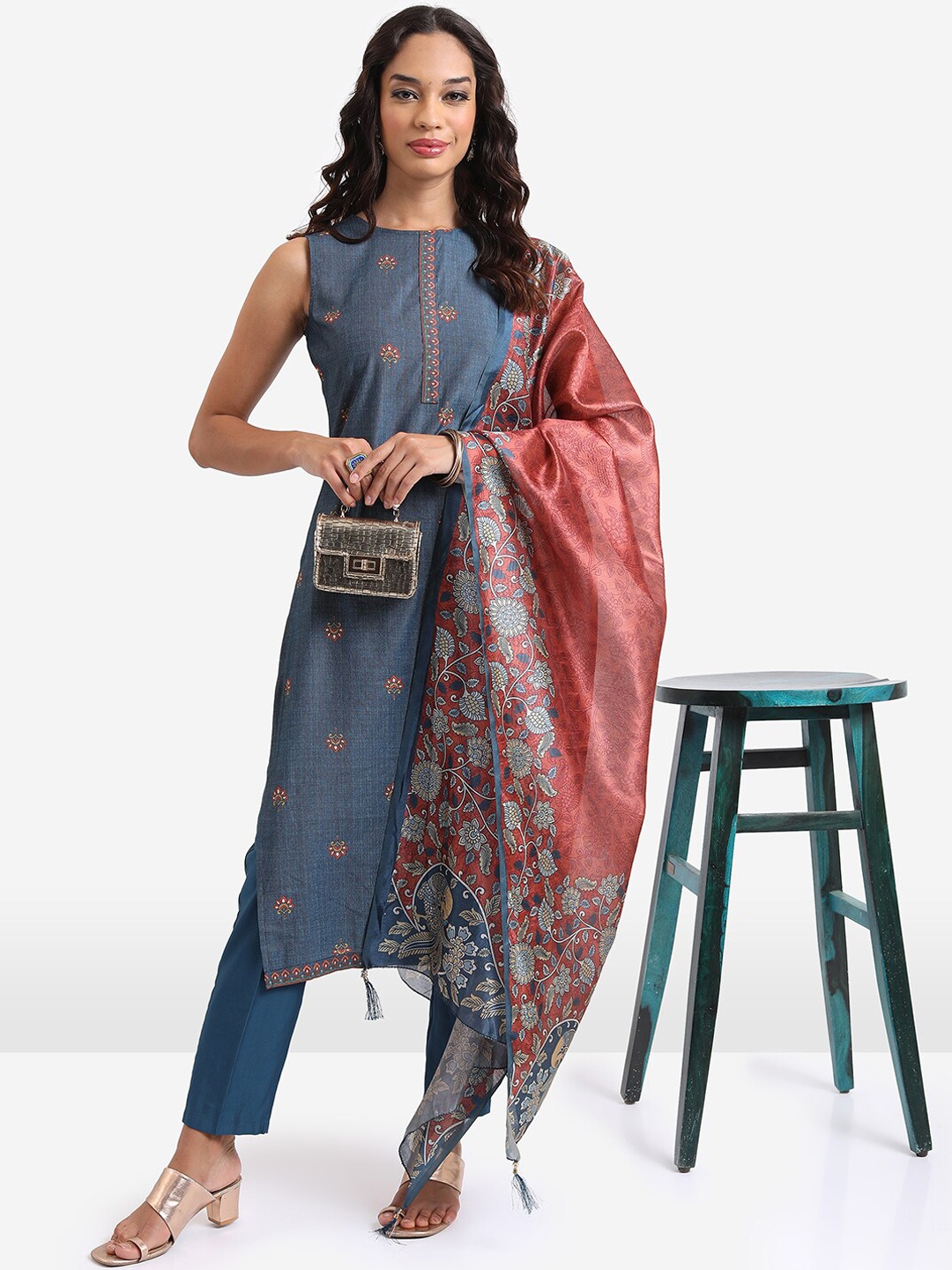 

Vishudh Ethnic Motifs Printed Sleeveless Kurta With Trousers & Dupatta, Blue