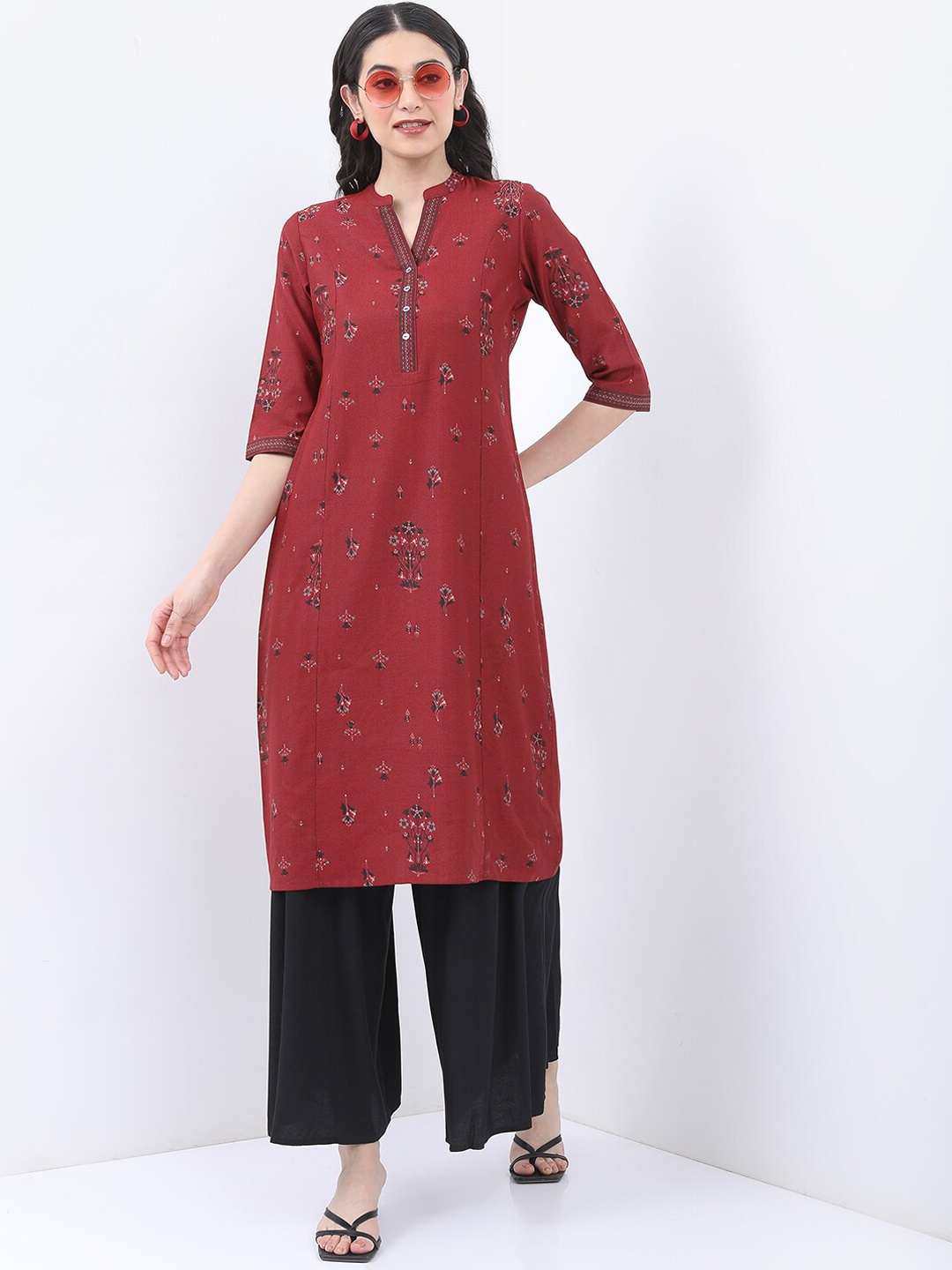 

Vishudh Mandarin Collar Floral Printed Straight Kurta, Red
