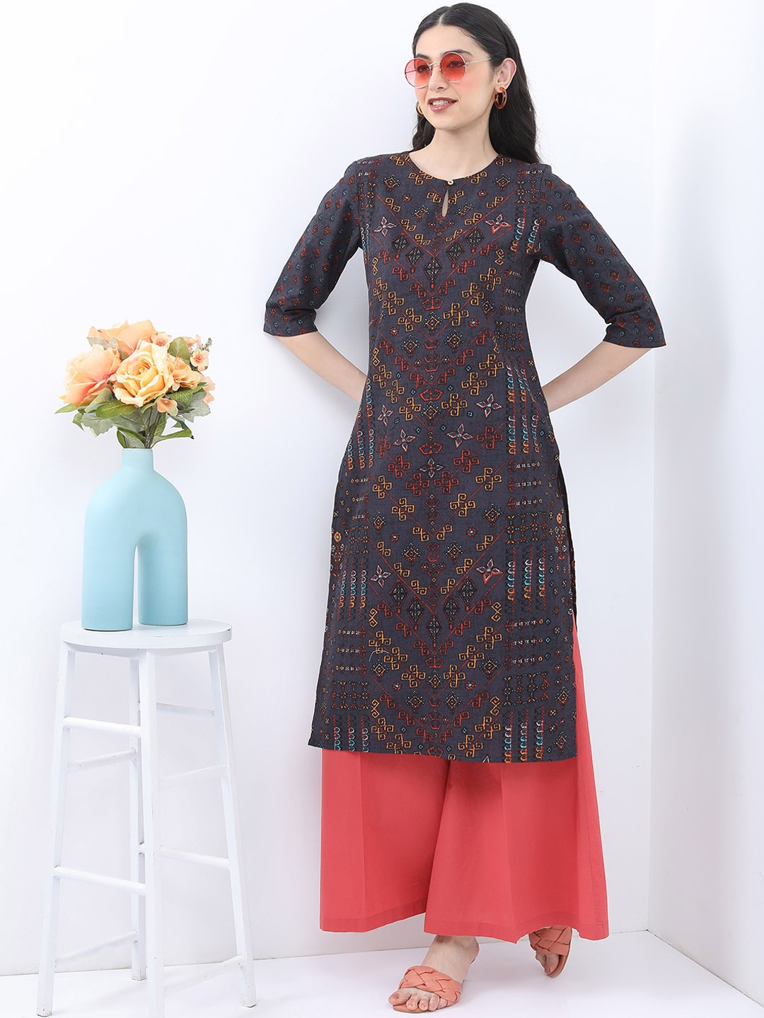 

Vishudh Ethnic Motif Printed Keyhole Neck Pure Cotton Kurta, Grey