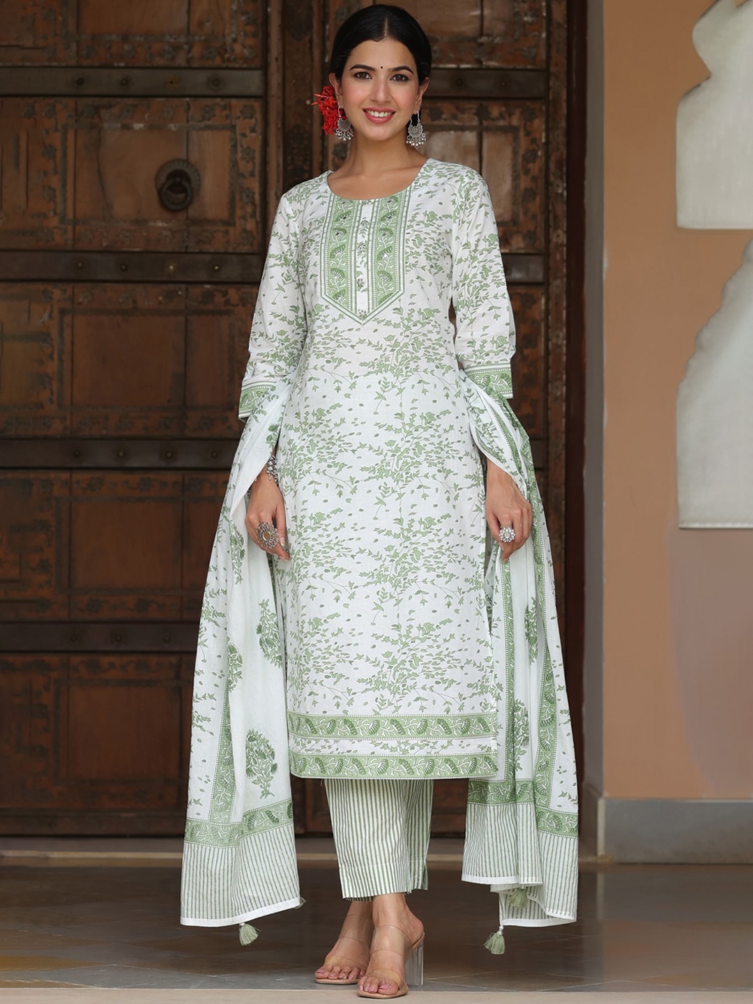 

PIROH Floral Printed Regular Pure Cotton Kurta with Trousers & With Dupatta, Green