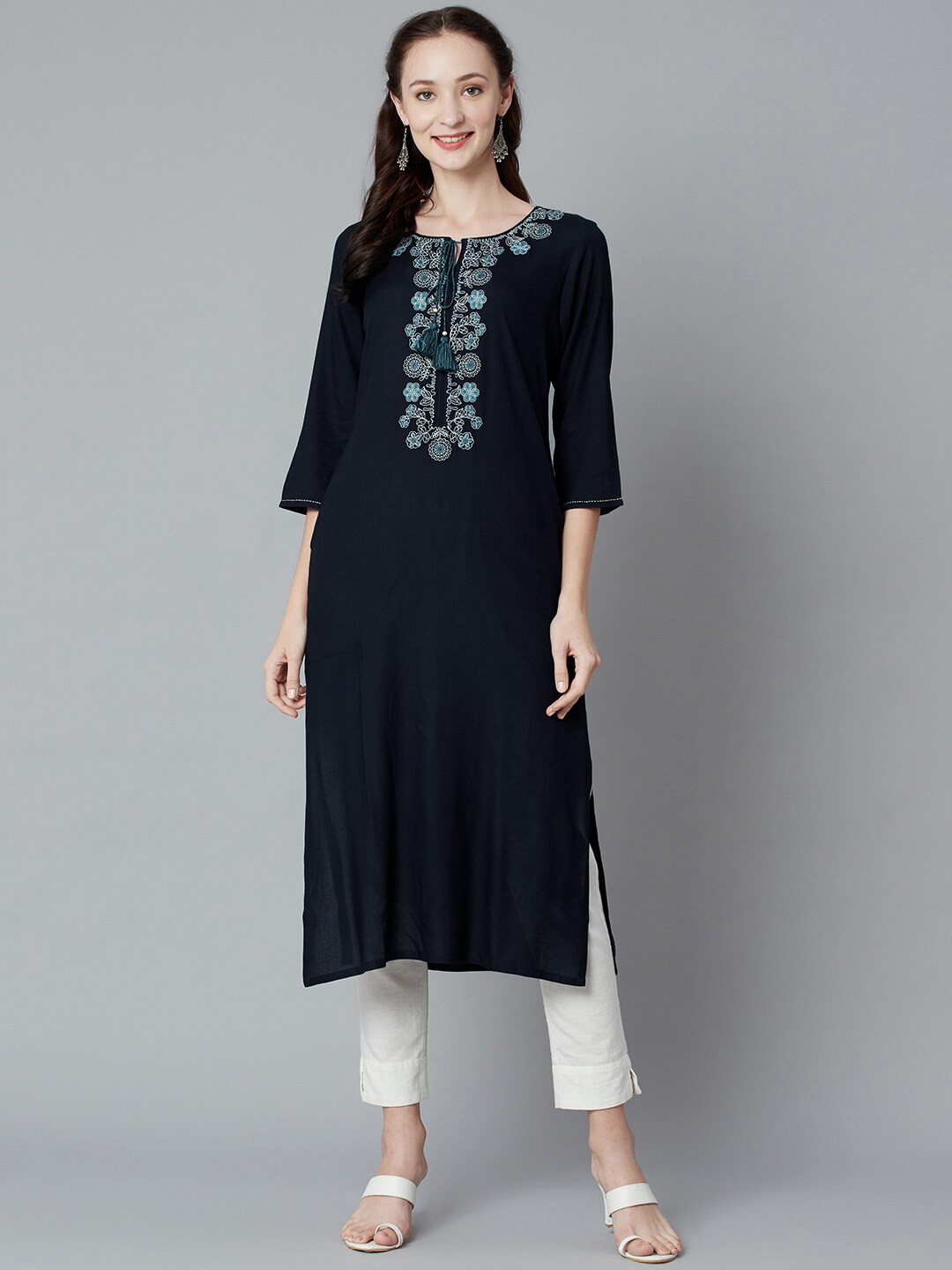 

PIROH Yoke Design Thread Work Kurta, Navy blue