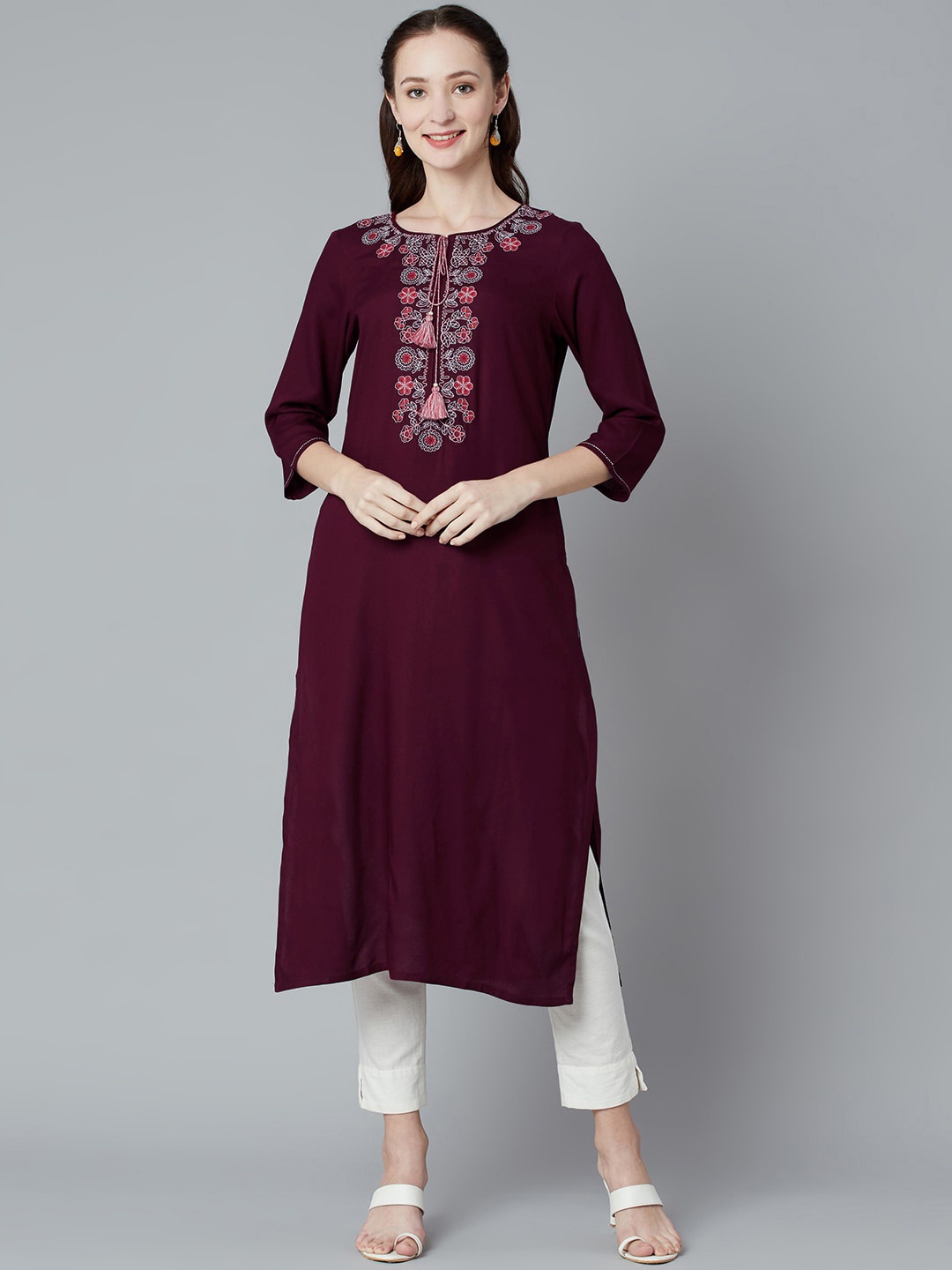 

PIROH Yoke Design Thread Work Kurta, Burgundy