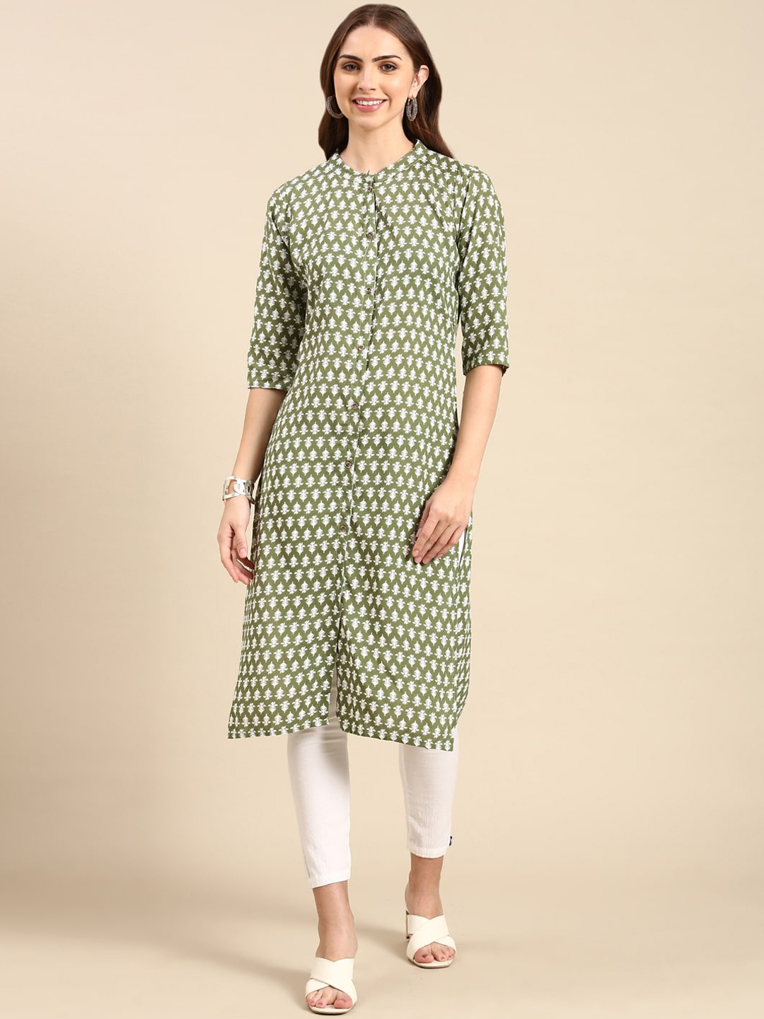 

SHOWOFF Mandarin Collar Floral Printed Straight Kurta, Green