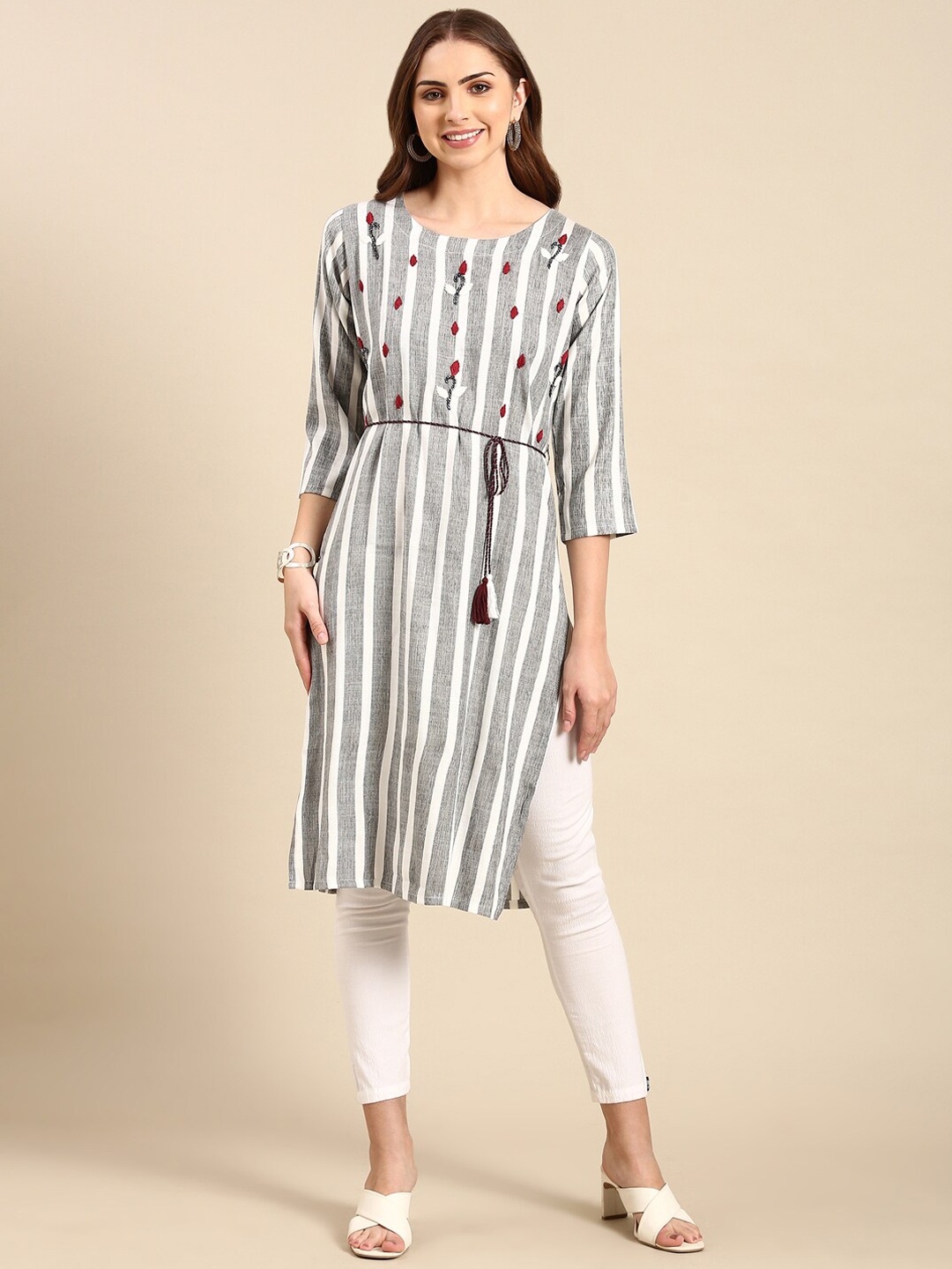 

SHOWOFF Striped Thread Work Straight Kurta, Grey