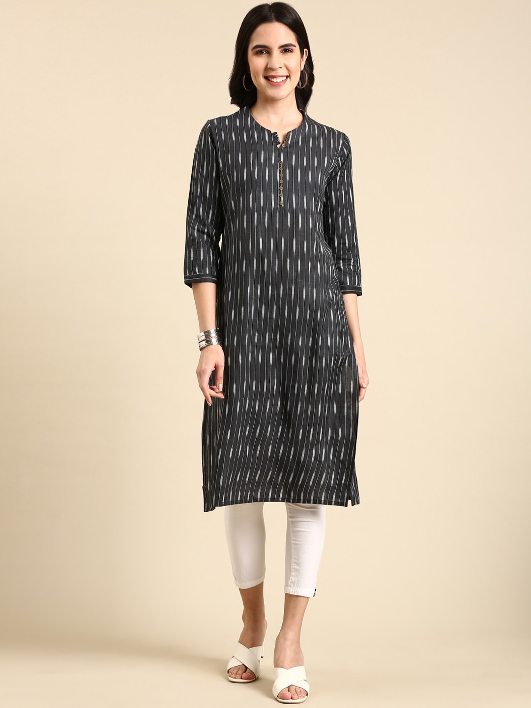 

SHOWOFF Ikat Striped Notched Neck Straight Kurta, Grey