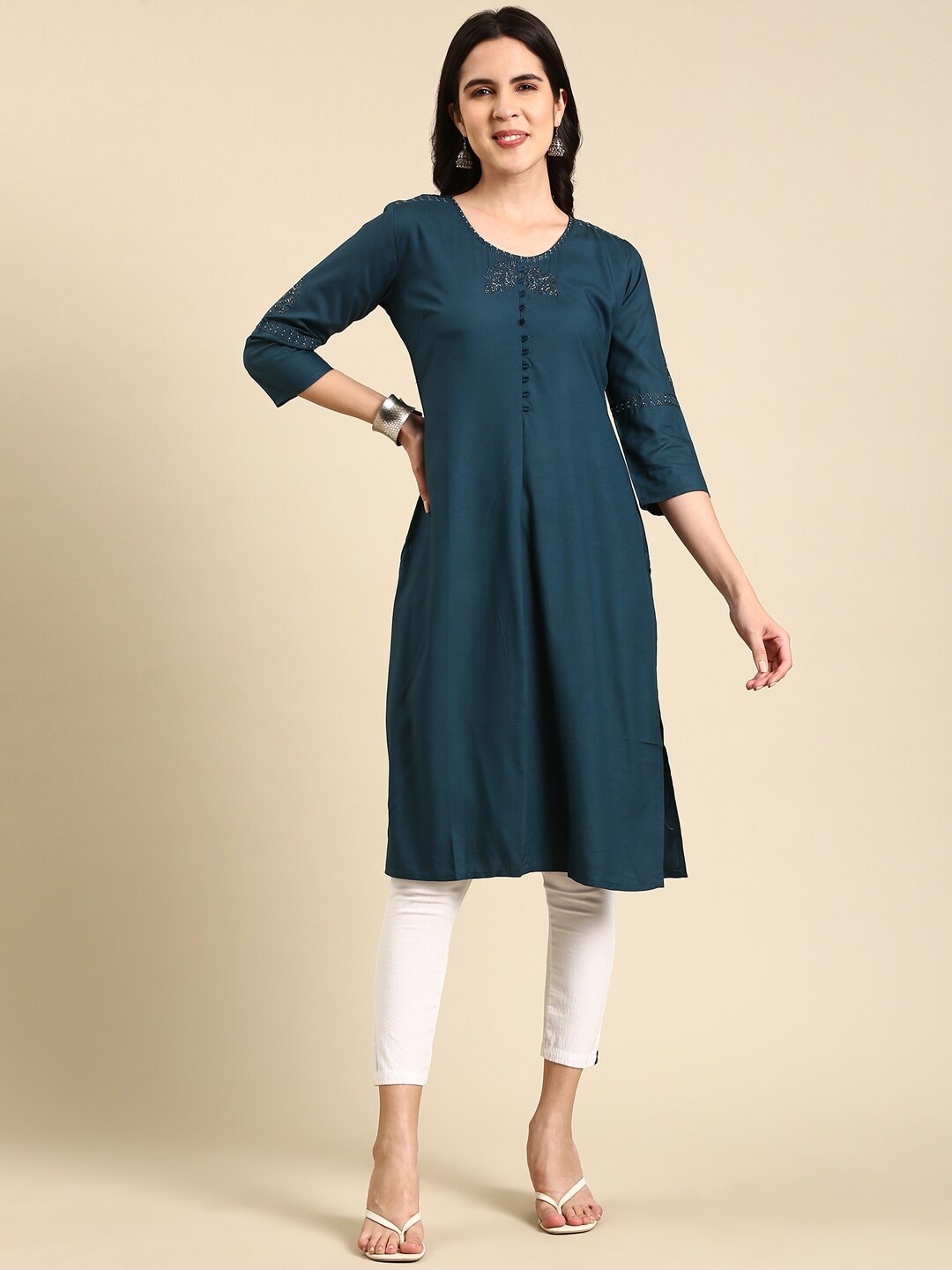 

SHOWOFF Round Neck Thread Work Straight Kurta, Teal