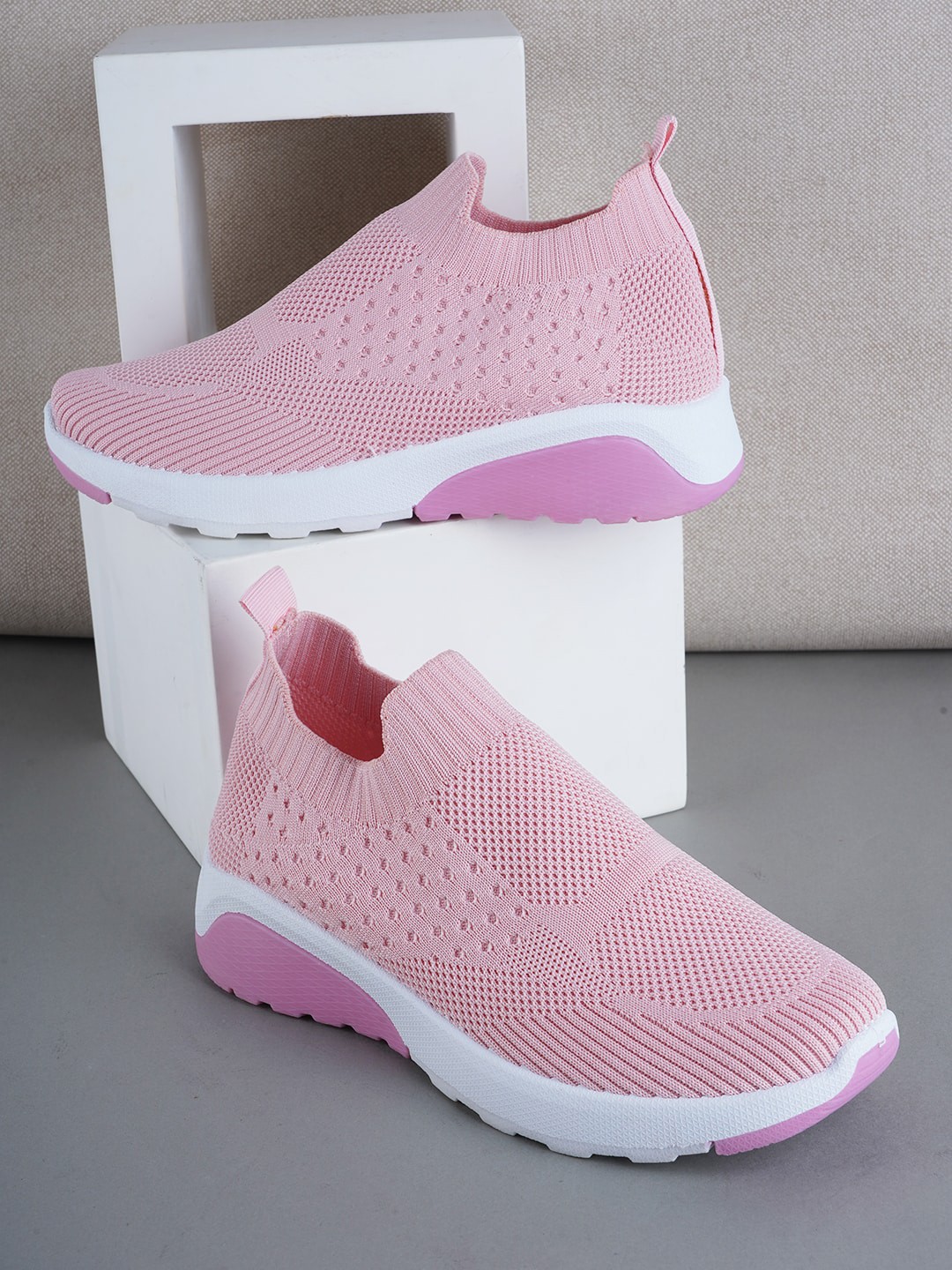 

Carlton London sports Men Woven Design Slip-On Sneakers, Pink