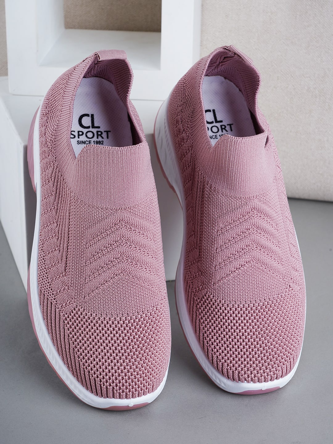 

Carlton London sports Men Woven Design Mesh Comfort Insole Contrast Sole Slip-On Sneakers, Peach