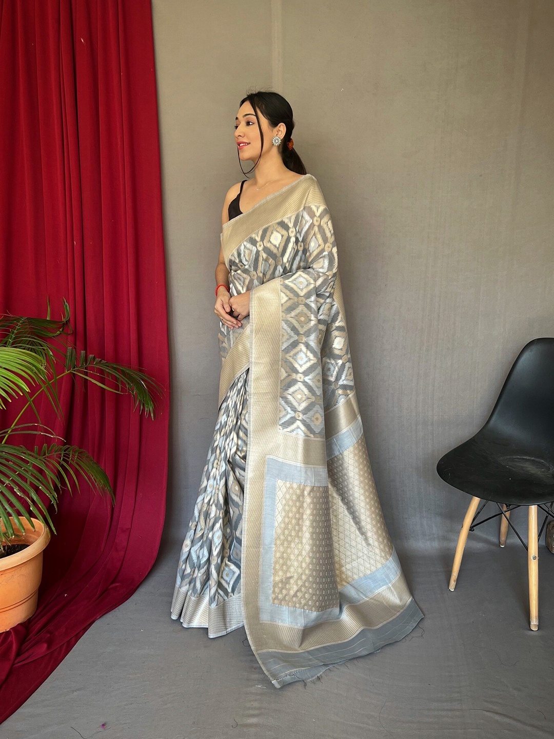 

Mitera Ethnic Motif Woven Design Zari Banarasi Saree, Grey