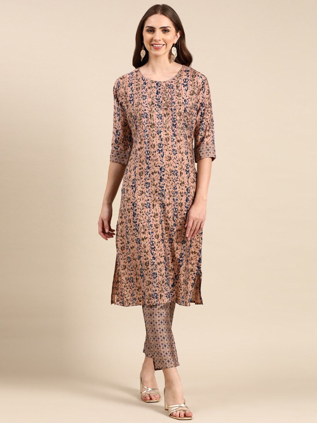 

SHOWOFF Floral Printed Beads and Stones Kurta with Trousers, Peach