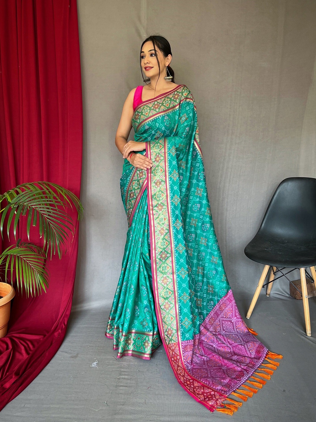 

Mitera Ethnic Motifs Silk Blend Patola Zari Saree With Tassel, Teal