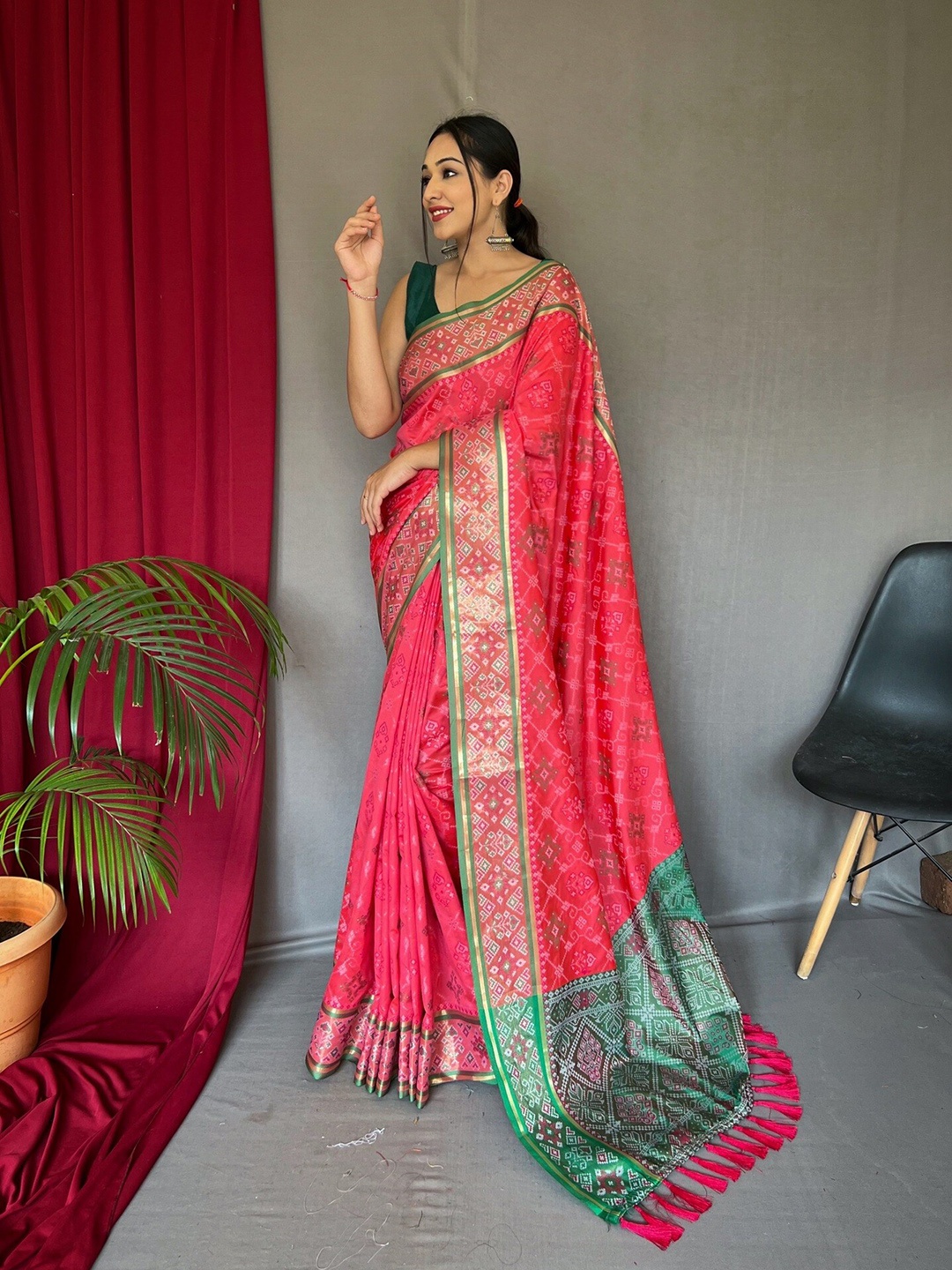 

Mitera Ethnic Motif Printed Zari Patola Saree, Pink