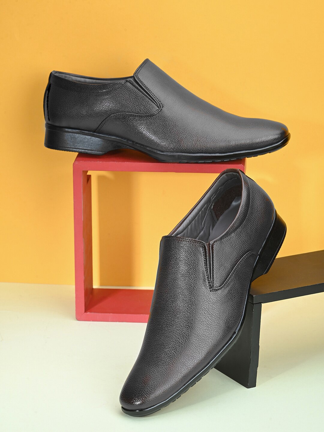 

HERE&NOW Men Pointed Toe Slip On Formal, Black