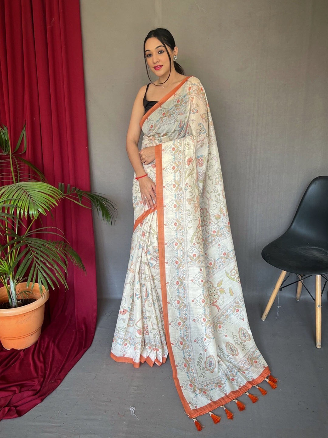 

Mitera Floral Printed Saree, White