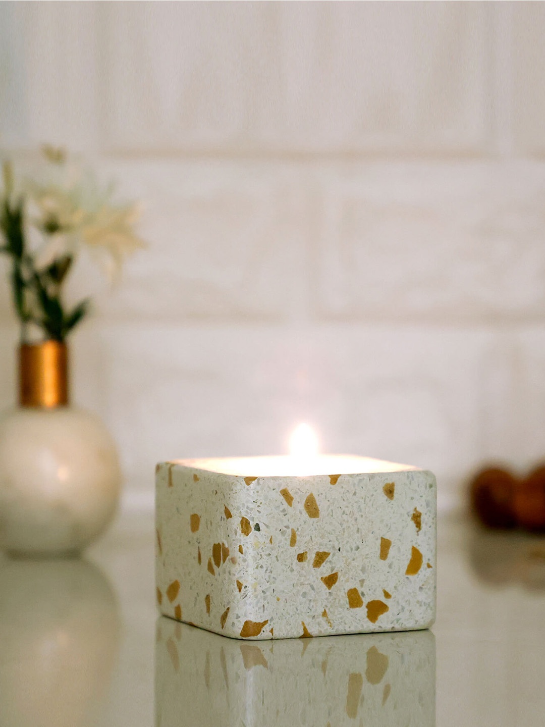 

POSH-N-PLUSH White & Brown Textured Marble T-Light Holder
