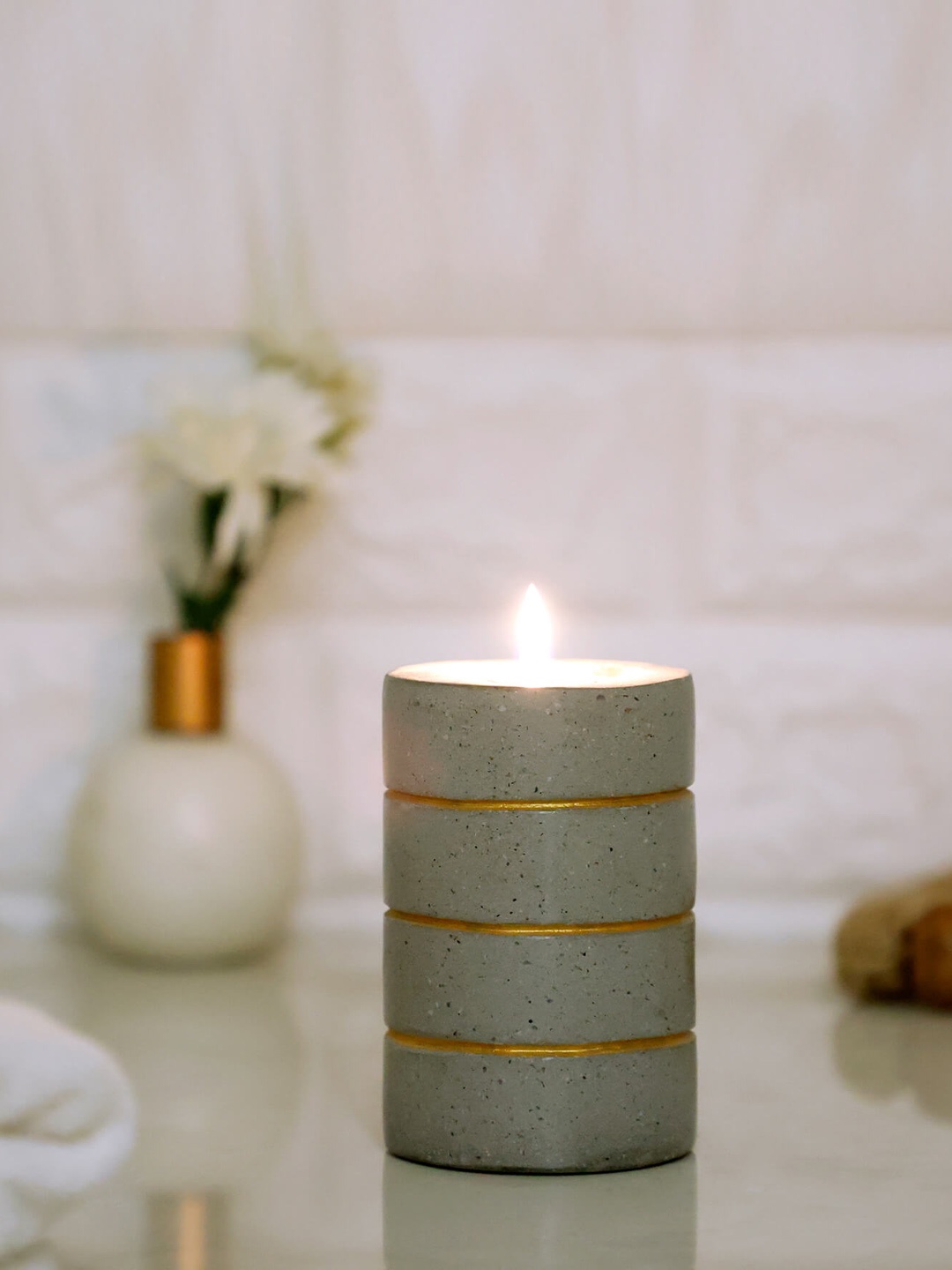 

POSH-N-PLUSH Grey Textured Marble T-Light Holder