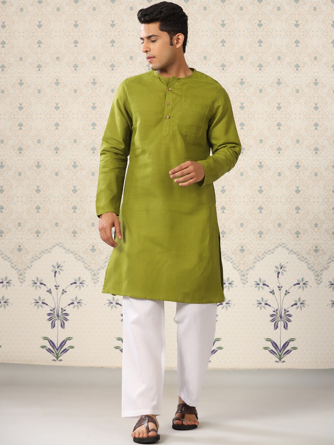 

Ode by House of Pataudi Men Mandarin Collar Kurta With Pyjamas, Green