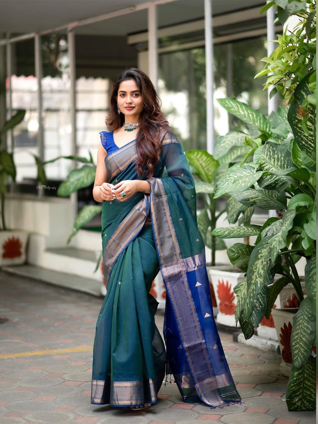 

TIEXA Geometric Woven Design Zari Pure Silk Banarasi Saree, Teal