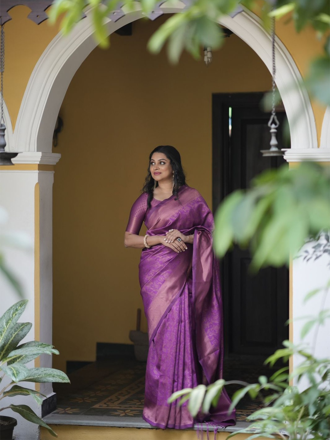 

TIEXA Pailsey Woven Design Zari Pure Silk Banarasi Saree, Purple