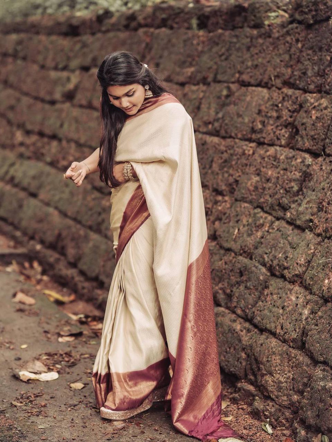 

TIEXA Ethnic Motif Woven Design Zari Pure Silk Banarasi Saree, Cream
