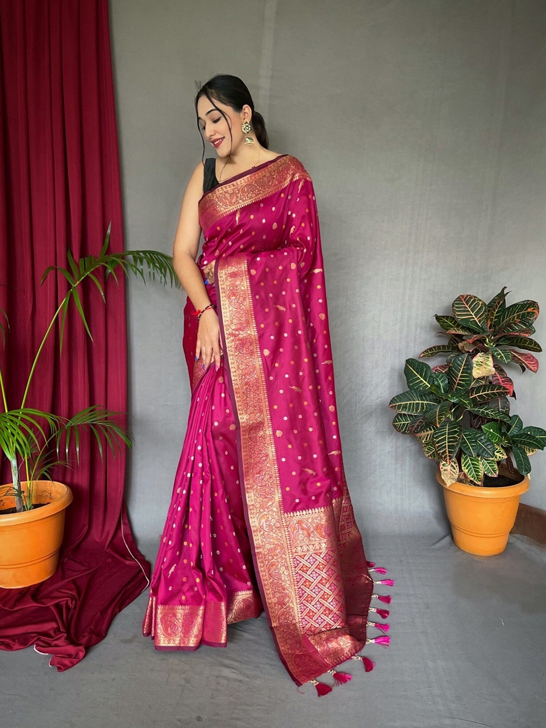 

Mitera Woven Design Zari Pure Silk Banarasi Saree, Pink