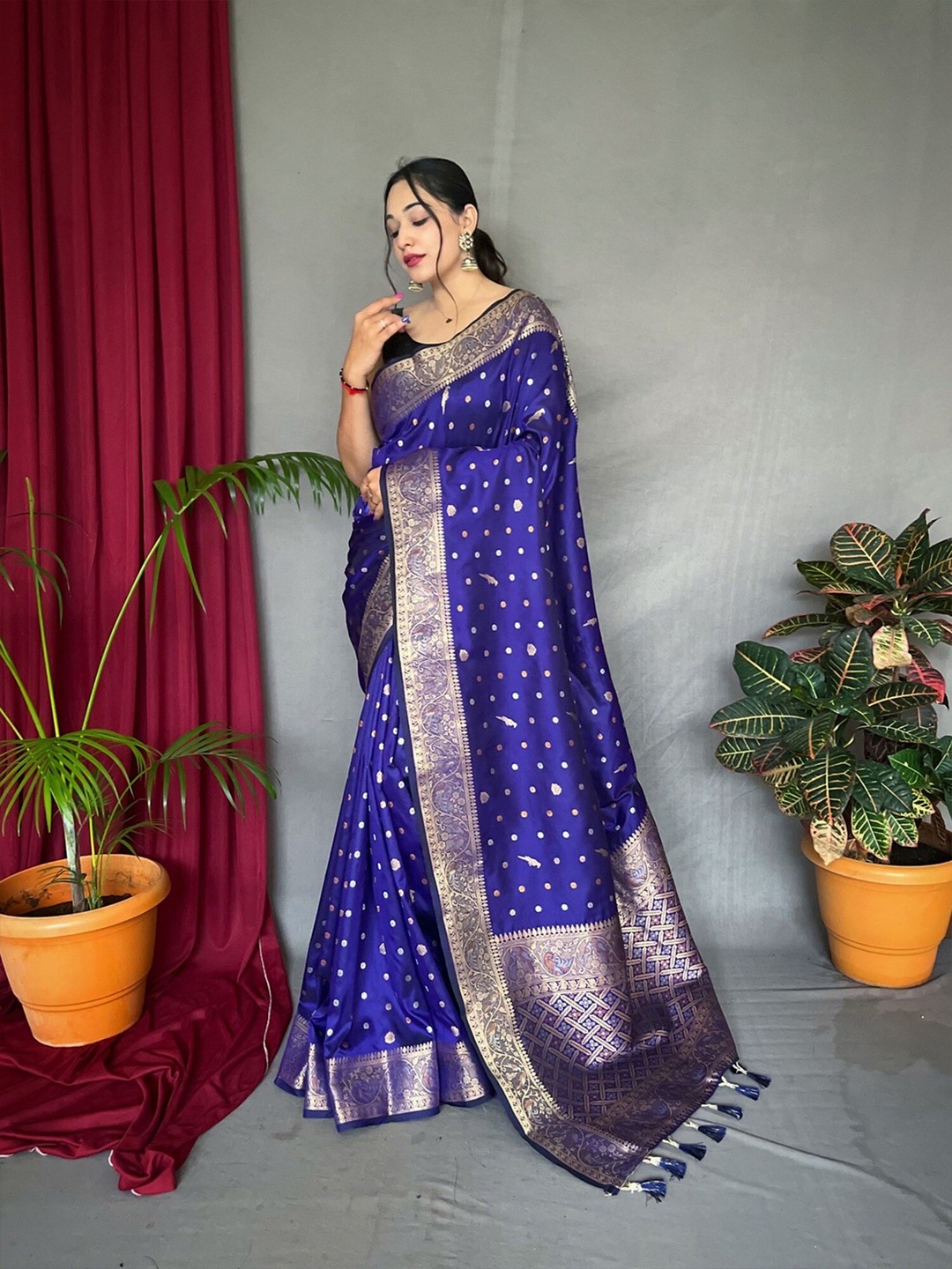 

Mitera Floral Woven Design Zari Pure Silk Banarasi Saree, Blue