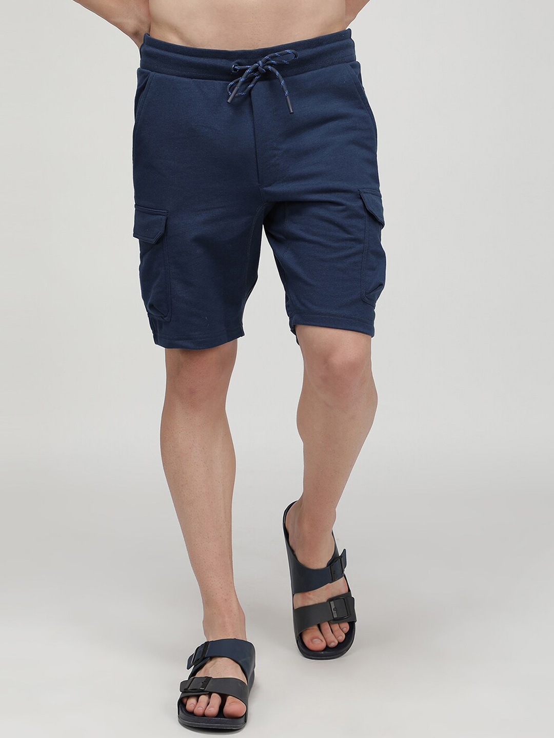 

SPORTO Men Mid-Rise Cotton Shorts With Zipper Pockets, Navy blue