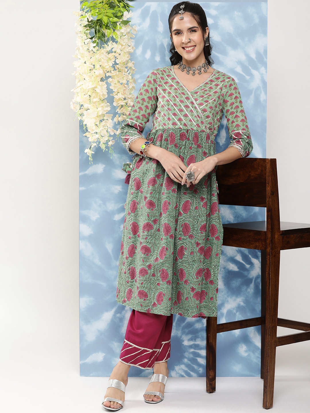 

Bhama Couture Floral Printed Regular Gotta Patti Kurta with Palazzos, Sea green