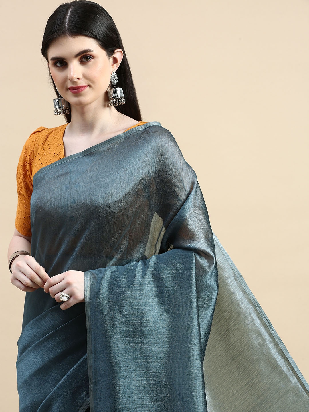 

LOOKNBOOK ART Solid Silk Blend Saree, Teal