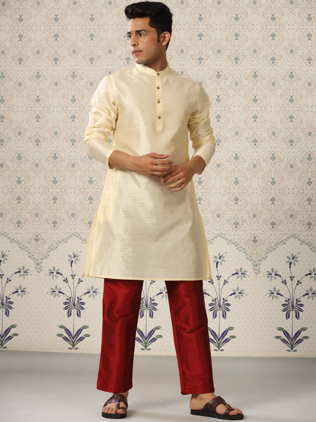

Ode by House of Pataudi Geometric Woven Design Mandarin Collar Regular Kurta With Pyjamas, Cream