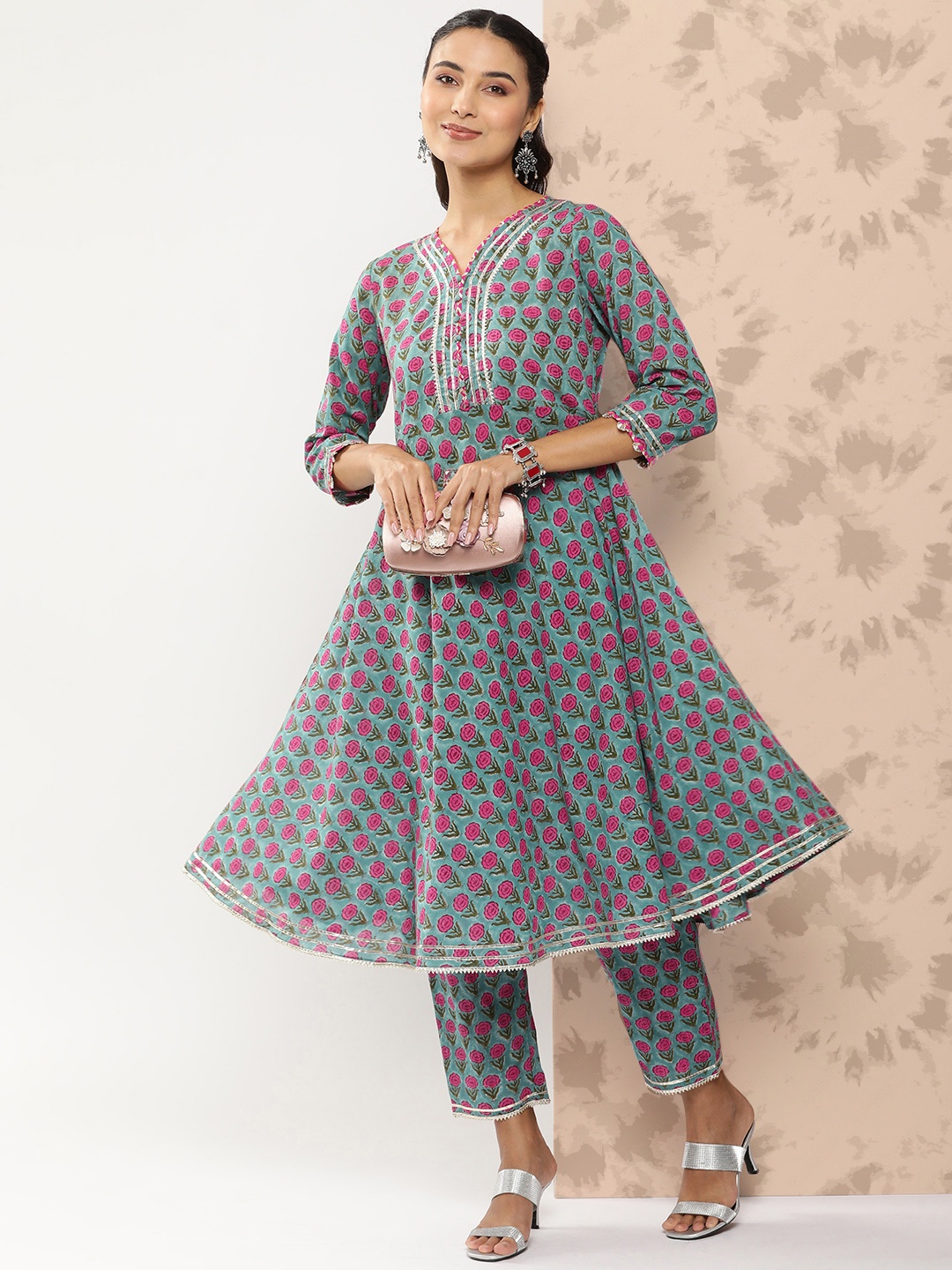 

Bhama Couture Floral Printed Regular Gotta Patti Kurta With Palazzos, Green