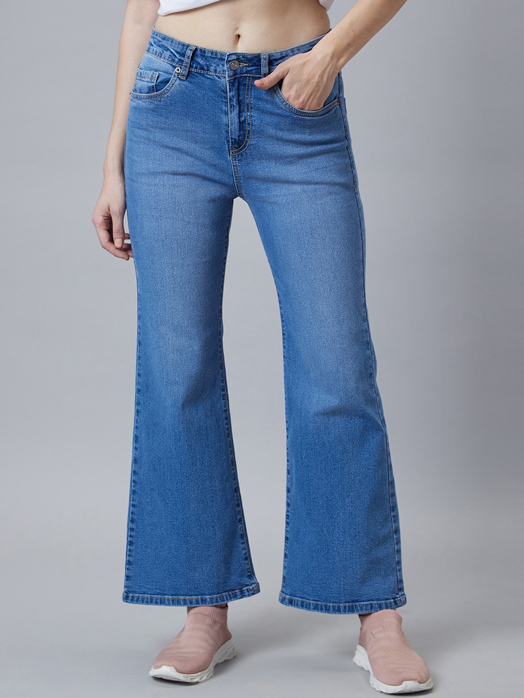 

TARAMA Women Flared High-Rise Light Fade Stretchable Jeans, Blue