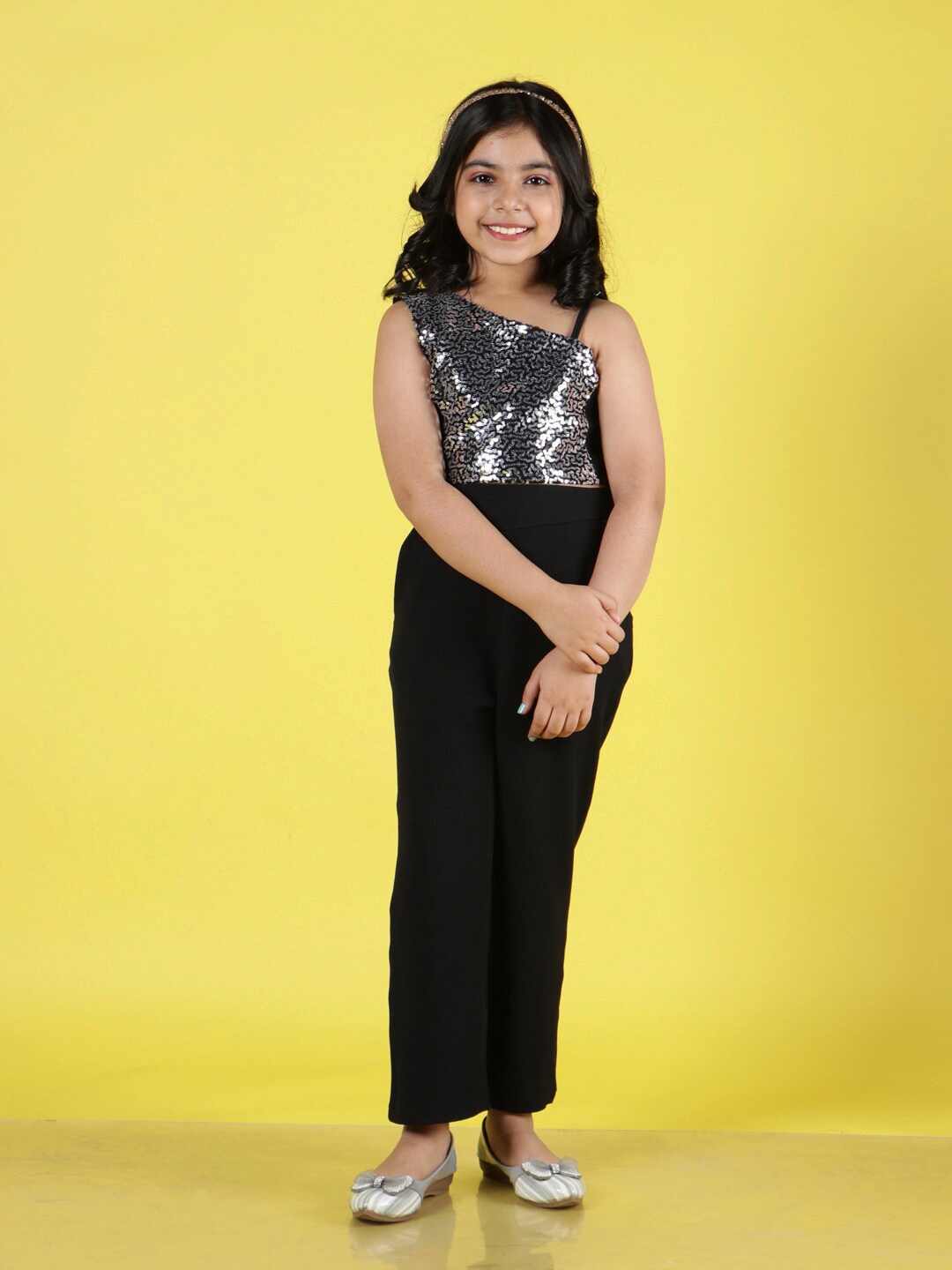 

NEUDIS Girls One Shoulder Sequinned Top & Trousers, Black