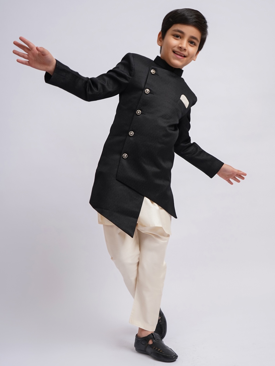 

VASTRAMAY Boys 3-Piece Indo Western Sherwani Set, Black