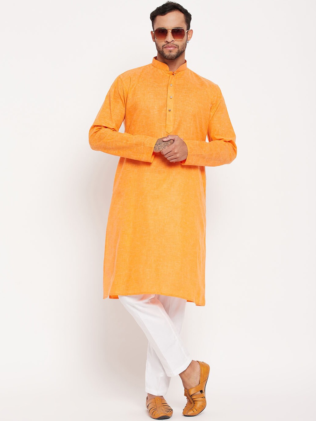 

VASTRAMAY Mandarin Collar Straight Kurta With Trouser, Yellow