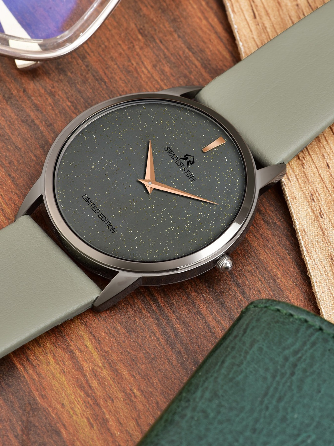 

SWADESI STUFF Men Embellished Leather Straps Analogue Watch SF0528 GREY