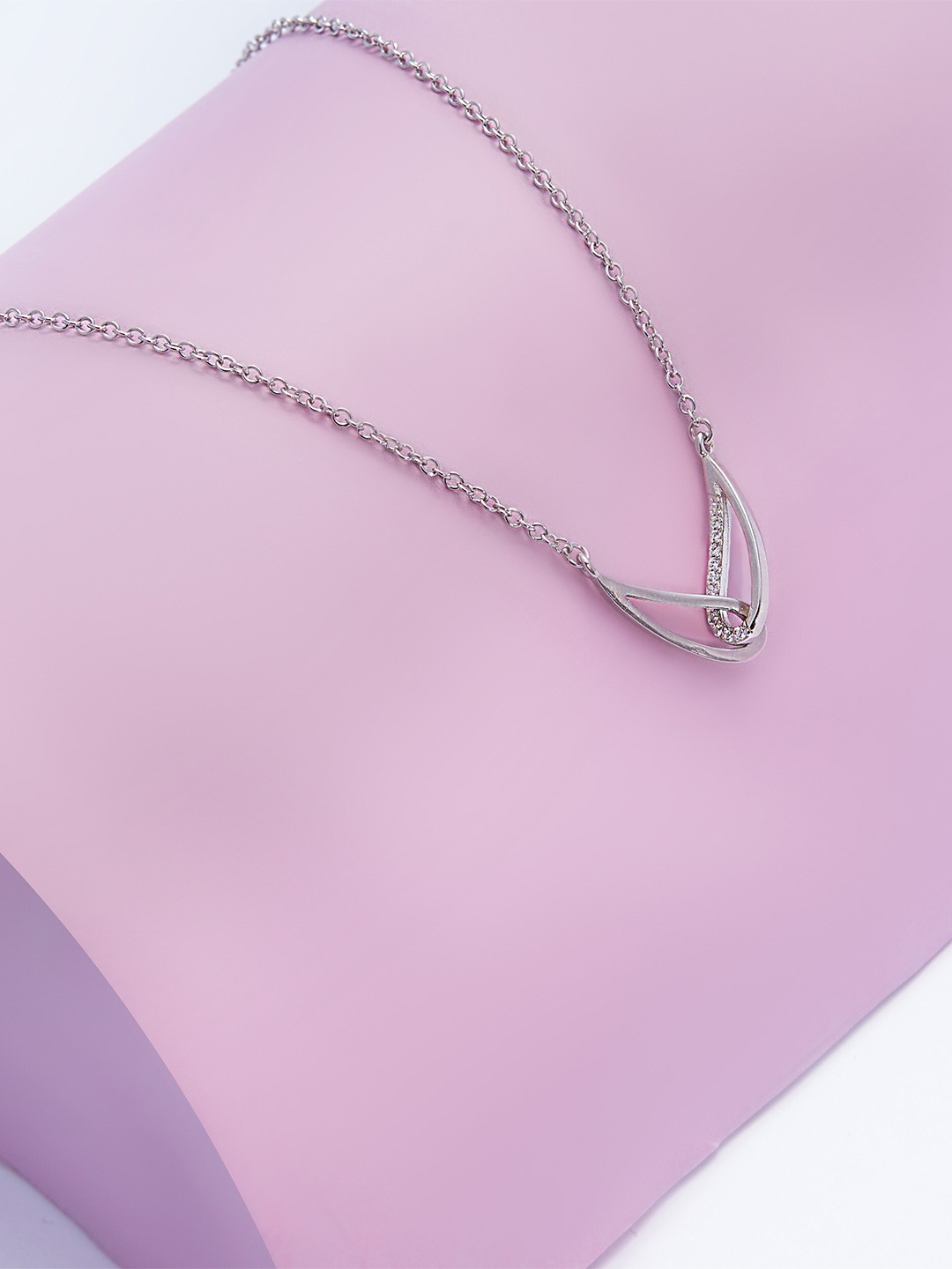 

AKSA Rhodium-Plated Silver Necklace