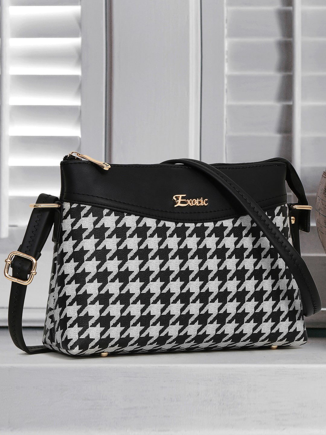 

Exotic Geometric Printed PU Water Resistant Structured Sling Bag, Black