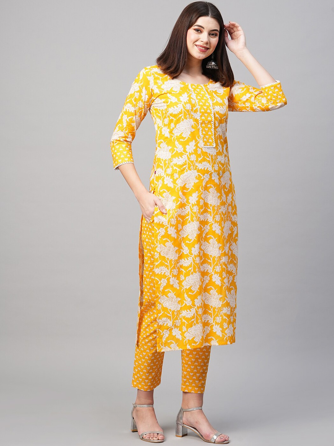 

KALINI Floral Printed Straight Kurta With Trousers, Yellow