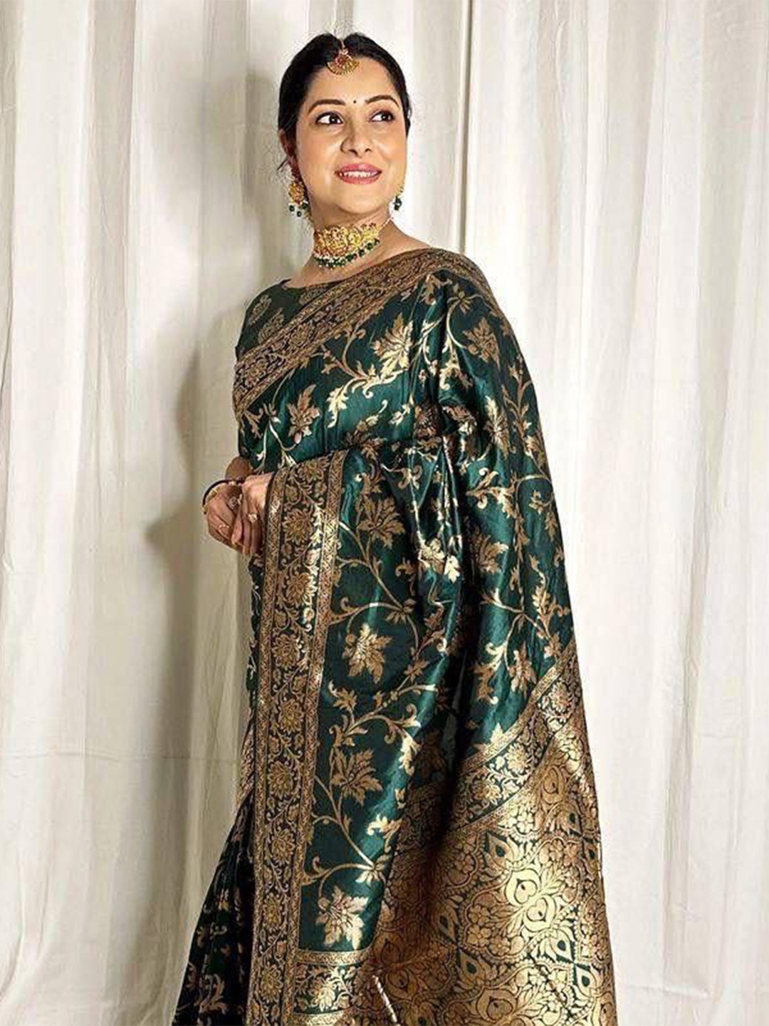 

Anjaneya Sarees Floral Woven Design Zari Banarasi Saree, Green