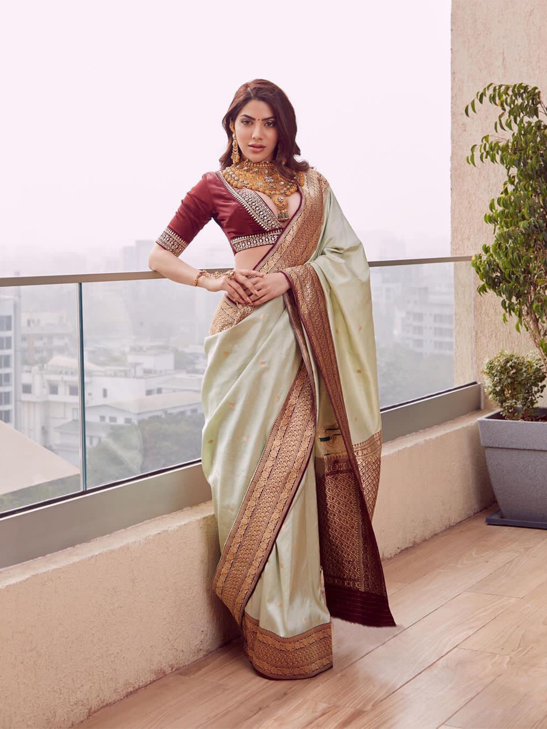 

Anjaneya Sarees Ethnic Motif Woven Design Zari Banarasi Saree, Beige
