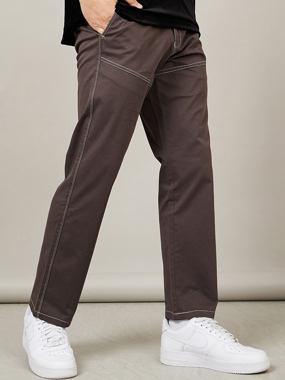 

Styli Contrast Stitch Detail Cotton Twill Relaxed Fit Chino, Brown