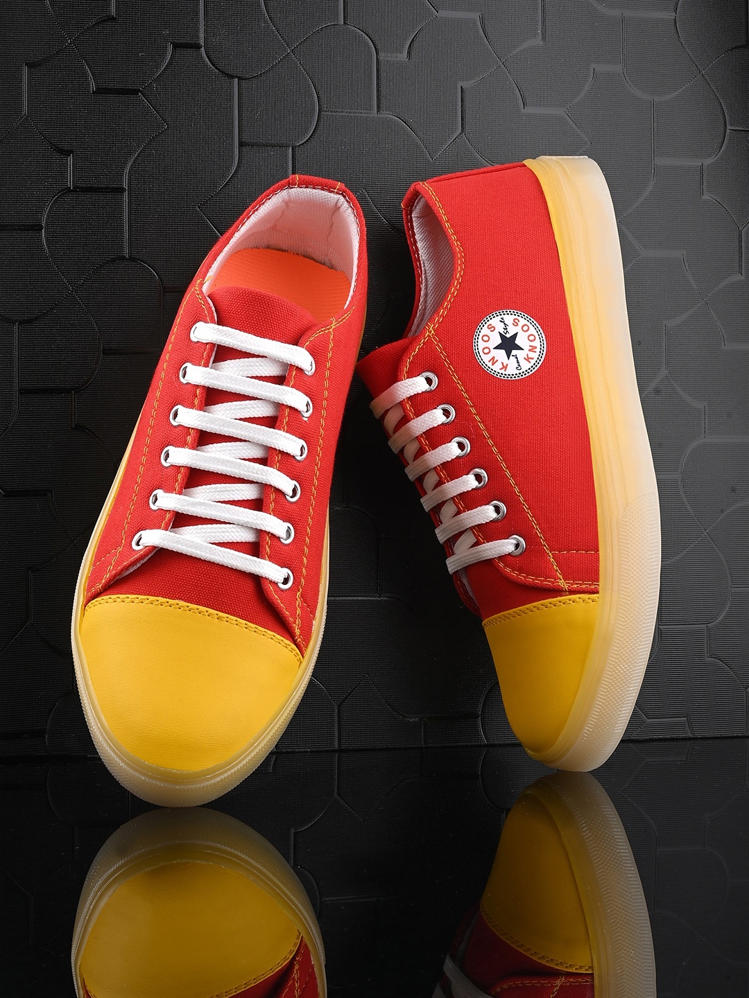 

knoos Men Colourblocked Canvas Sneakers, Red