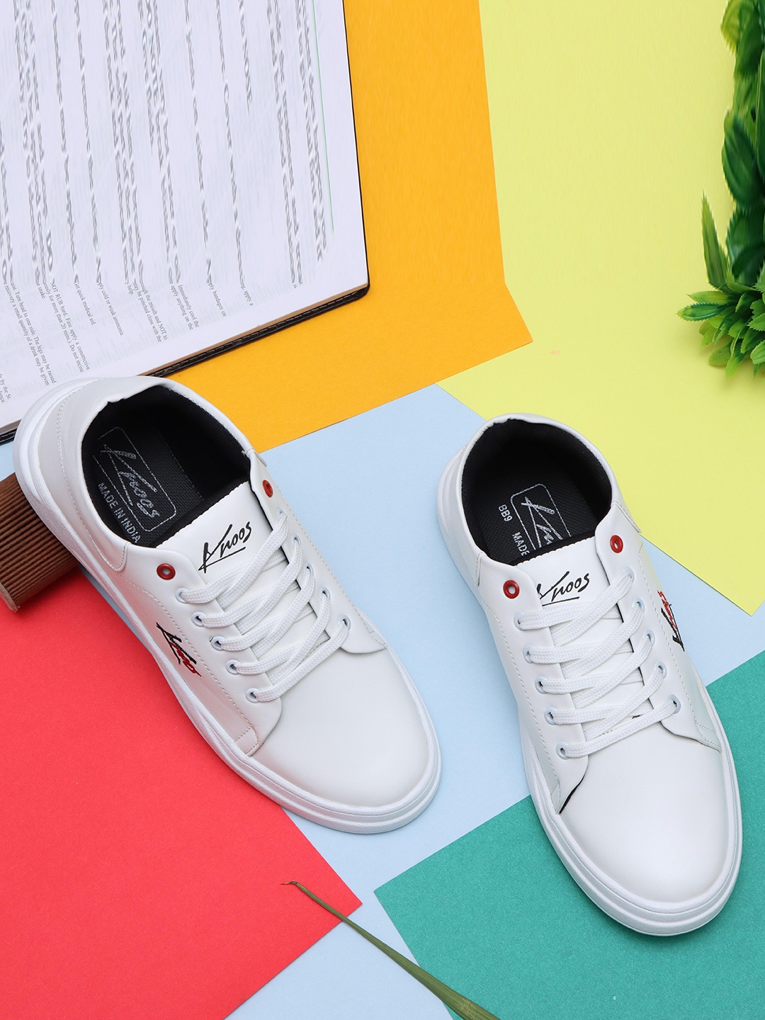 

knoos Men Padded Insole Basics Canvas Sneakers, White