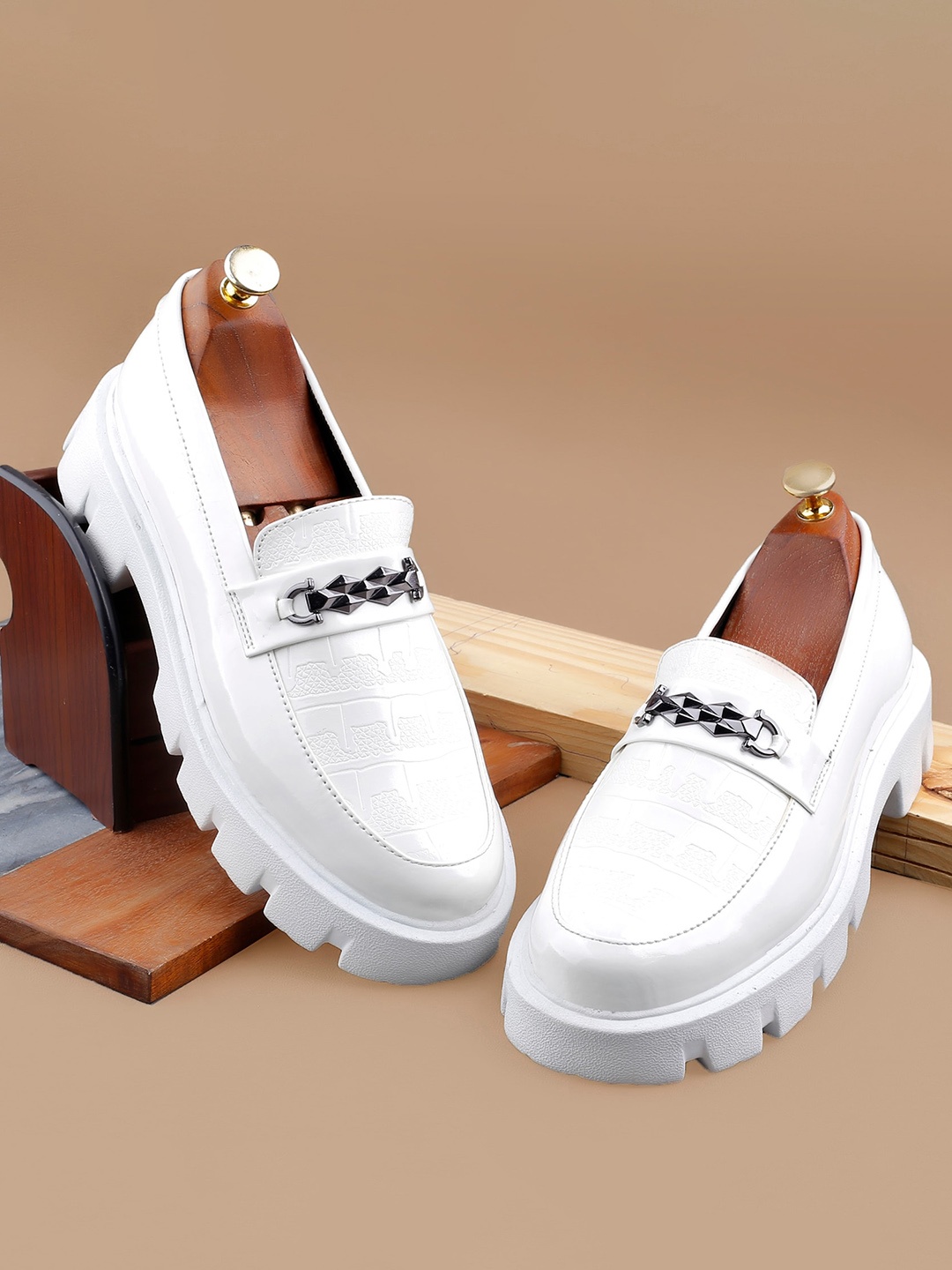 

Bxxy Men Textured Heeled Horsebit Loafers, White