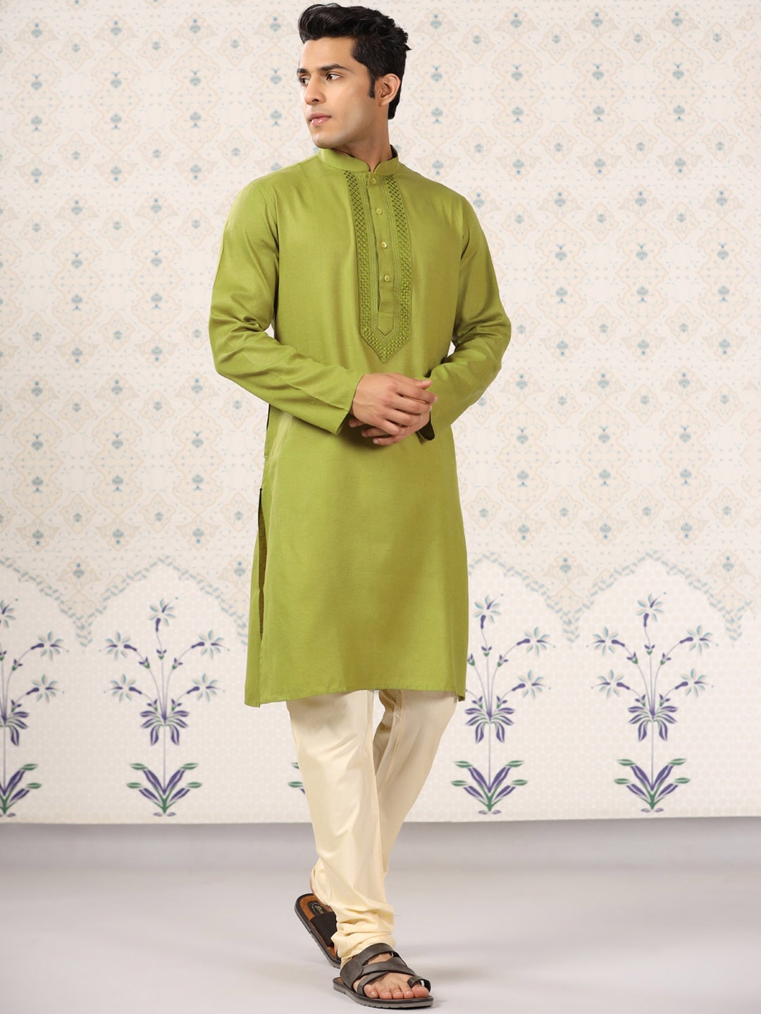 

Ode by House of Pataudi Mandarin Collar Regular Kurta With Churidar, Olive