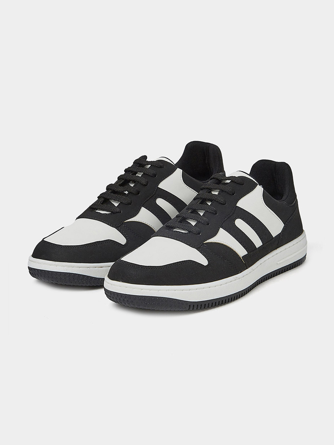 

Styli Men Colourblocked Sneakers, Black